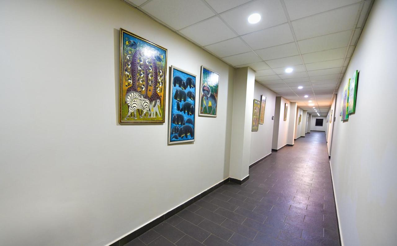 บูเลอวาร์ด สวีท Aparthotel คัมพาลา ภายนอก รูปภาพ